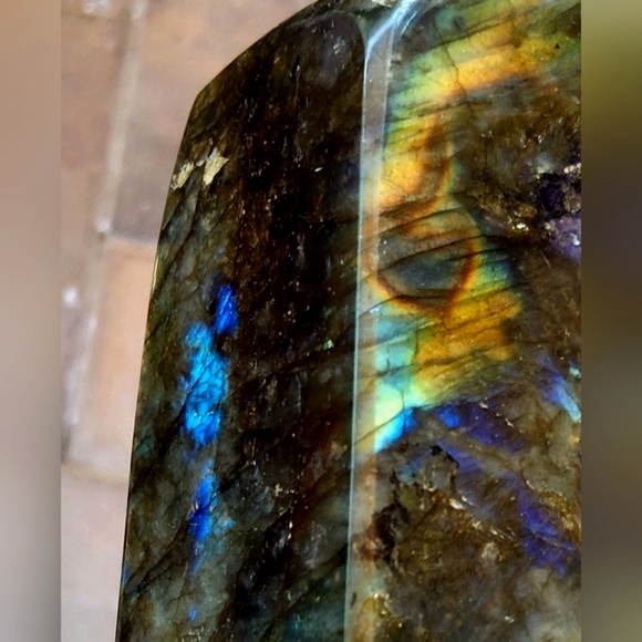 Big Bright Beauty! Large Labradorite Free-form - Picture 11 of 17